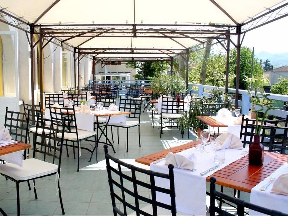 Logis Hotel Restaurant Le Castel Fleuri Saint-Jean-en-Royans Eksteriør bilde