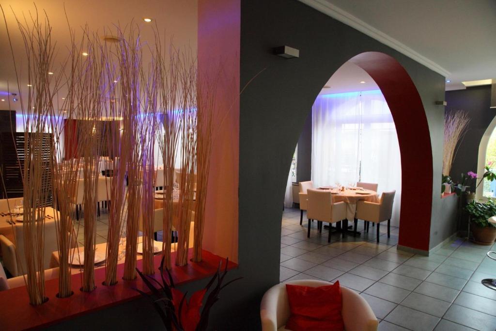 Logis Hotel Restaurant Le Castel Fleuri Saint-Jean-en-Royans Eksteriør bilde