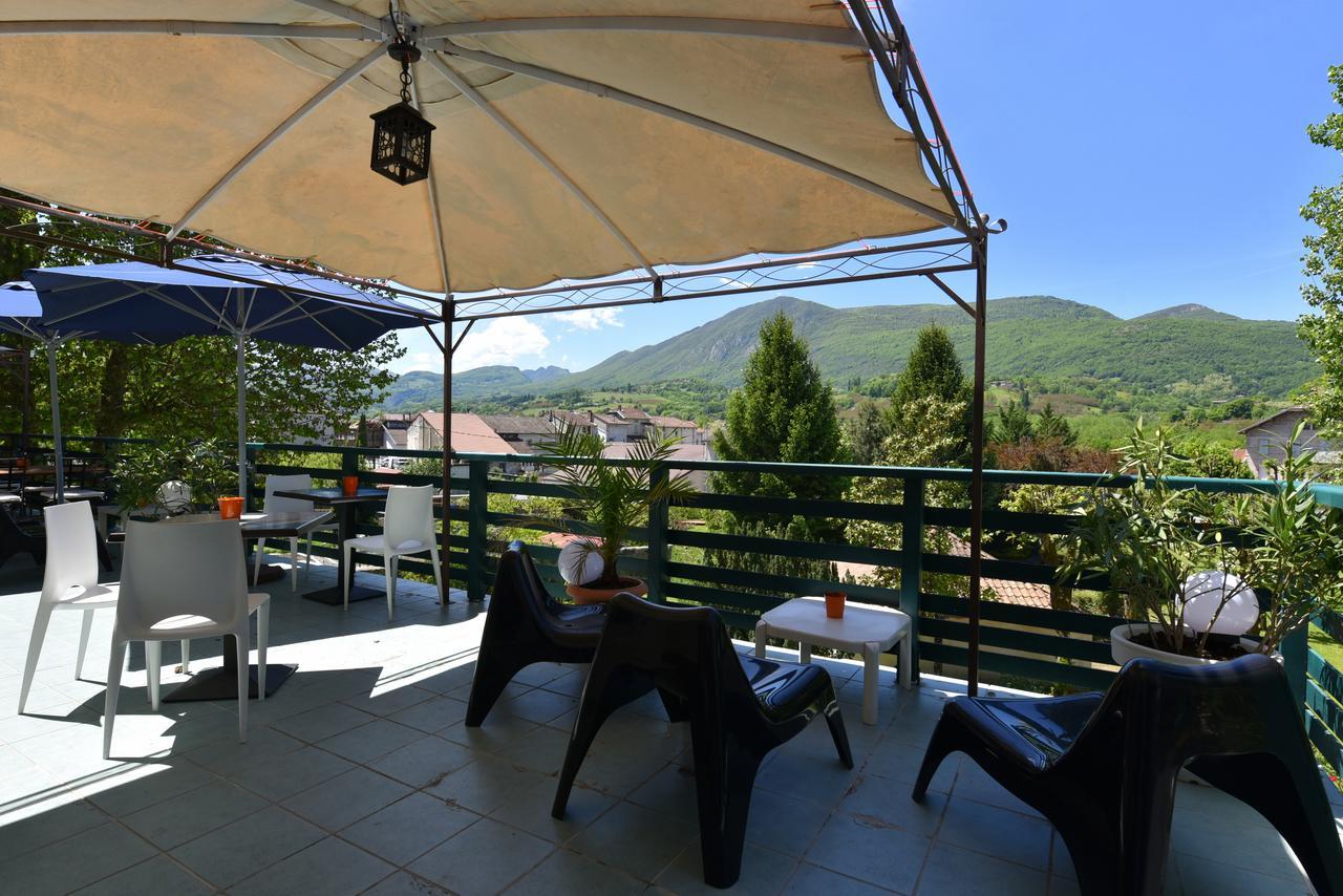 Logis Hotel Restaurant Le Castel Fleuri Saint-Jean-en-Royans Eksteriør bilde