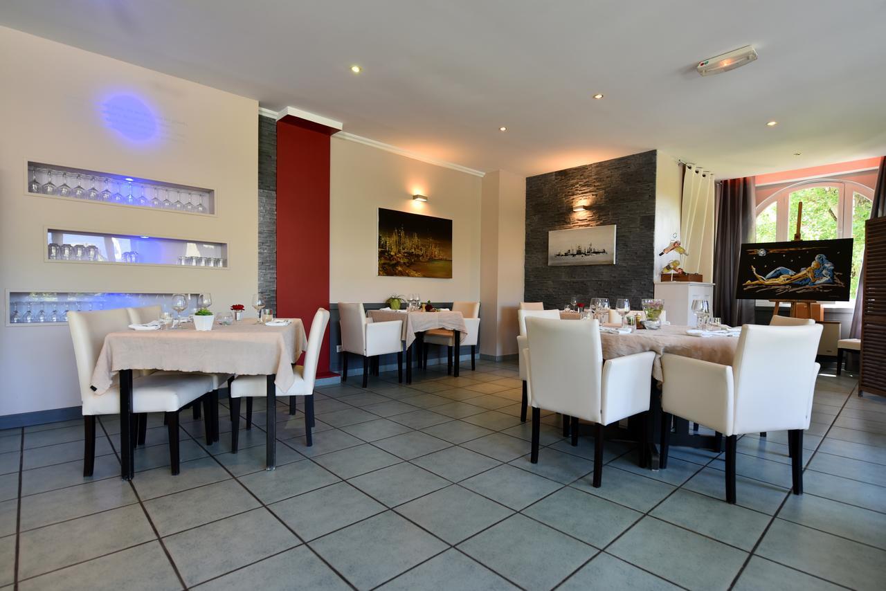 Logis Hotel Restaurant Le Castel Fleuri Saint-Jean-en-Royans Eksteriør bilde
