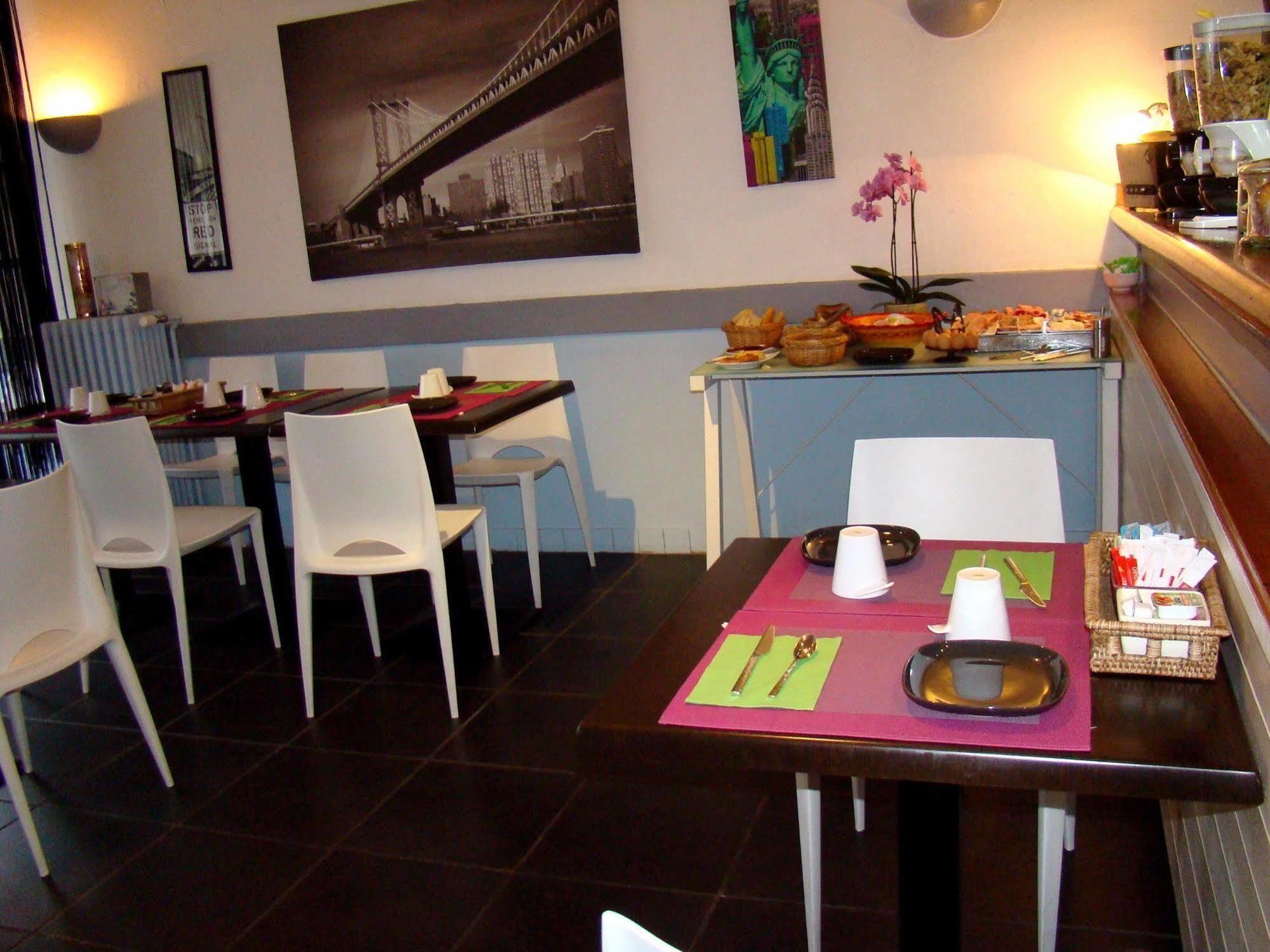 Logis Hotel Restaurant Le Castel Fleuri Saint-Jean-en-Royans Eksteriør bilde