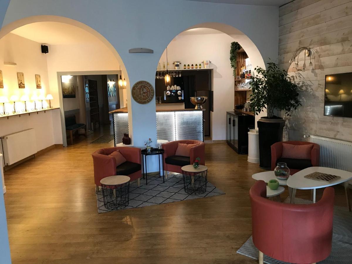 Logis Hotel Restaurant Le Castel Fleuri Saint-Jean-en-Royans Eksteriør bilde